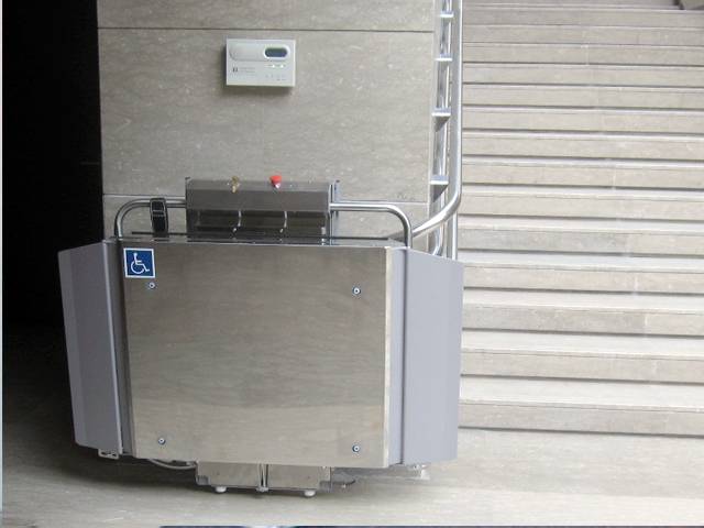 Omega Inclined Wheelchair Lift for Curved Stairs